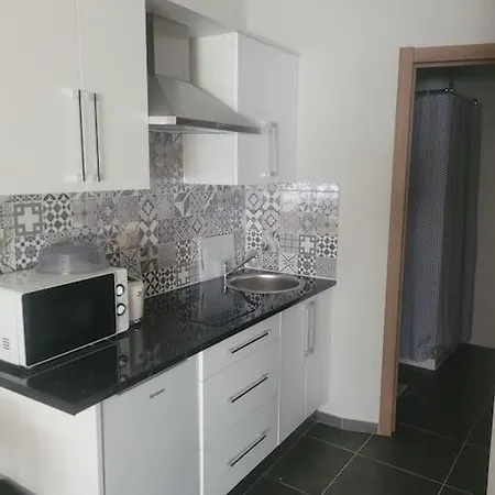 Kuko Con Wifi Al Lado Metro